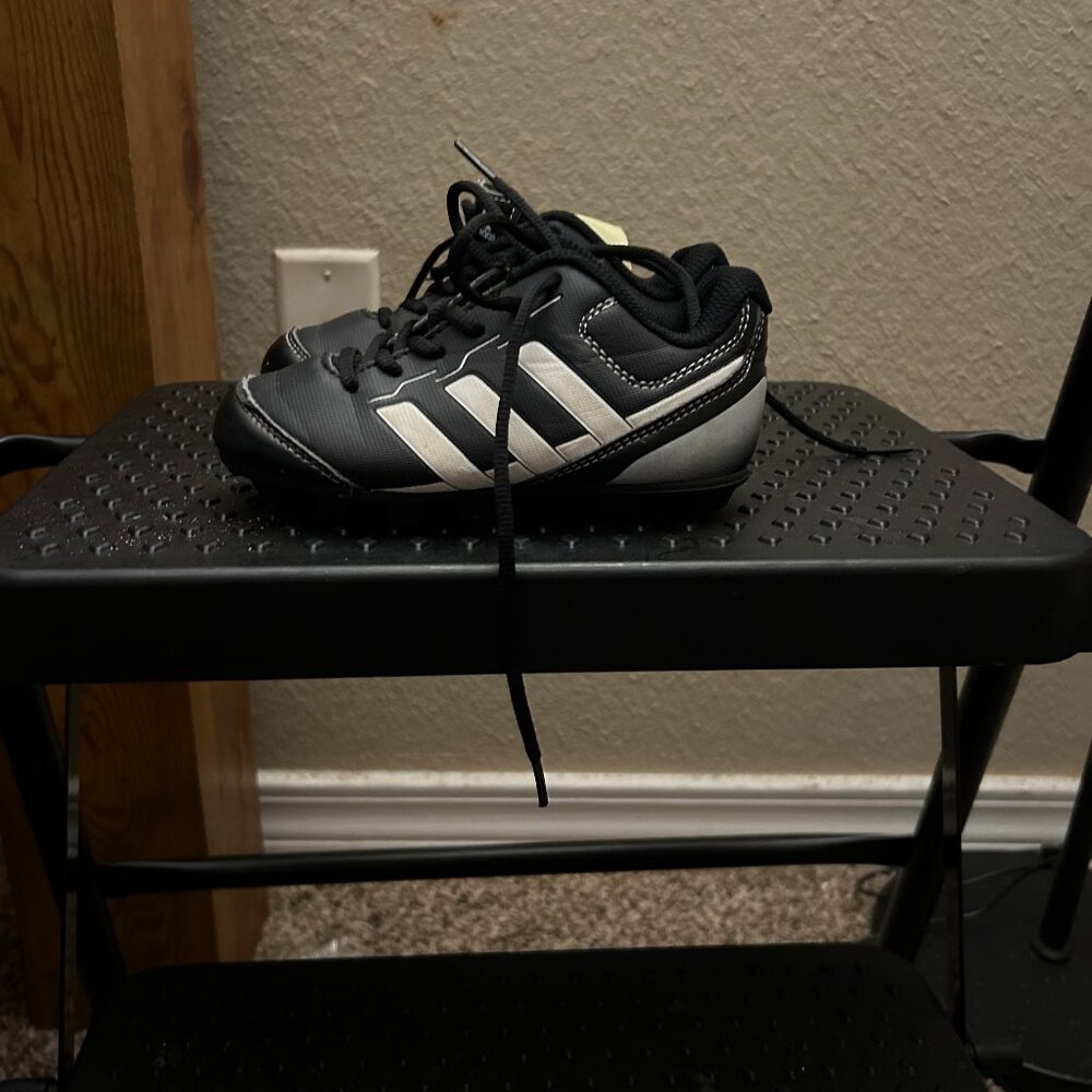 Adidas kid cleats 10c